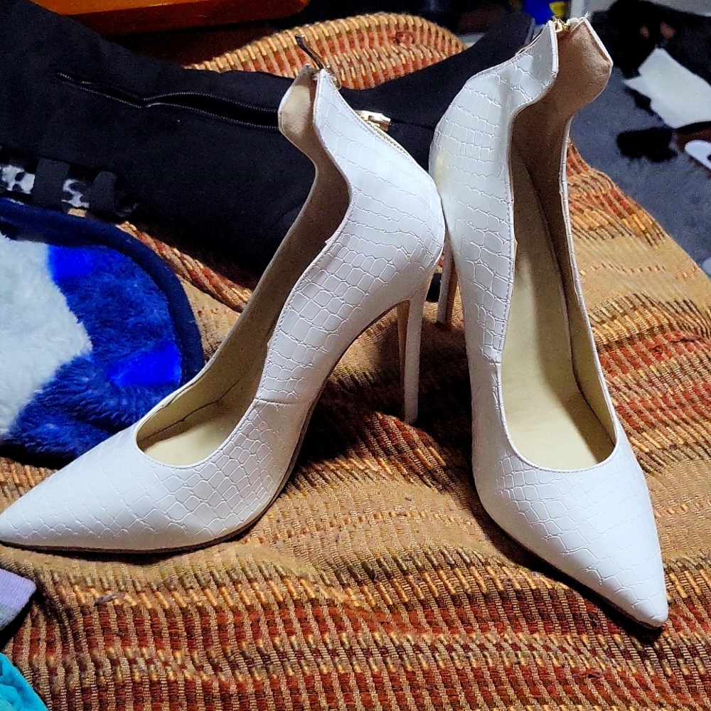 Size 10.5 White pumps great for work